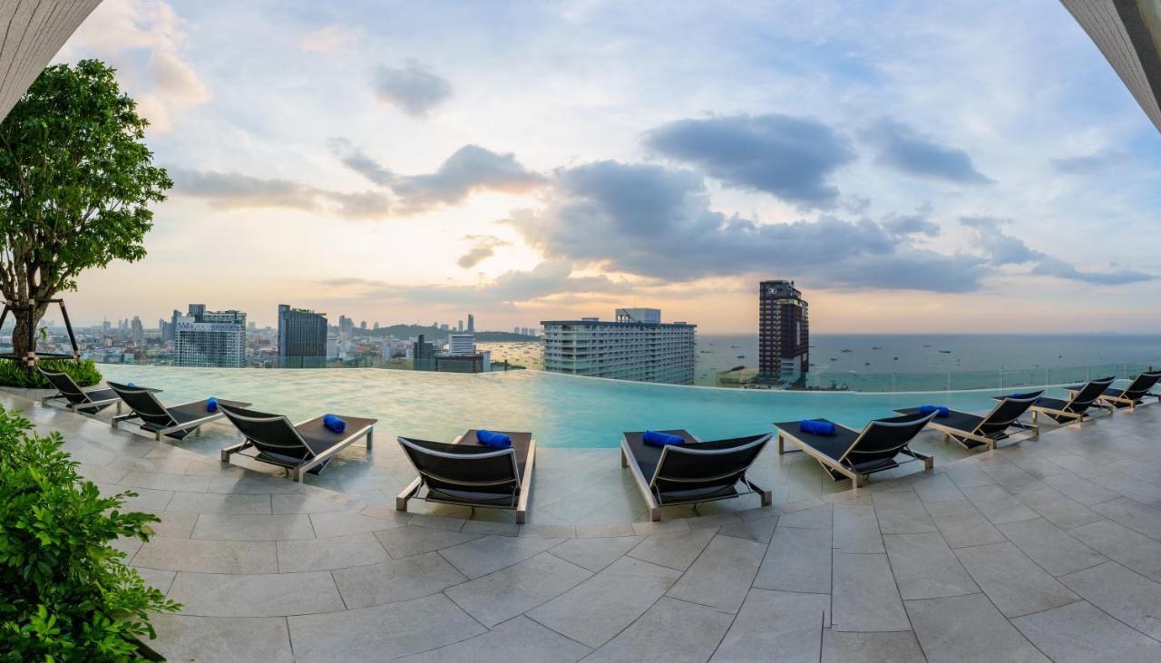 Somerset Pattaya Dış mekan fotoğraf The rooftop pool at the U Sathorn