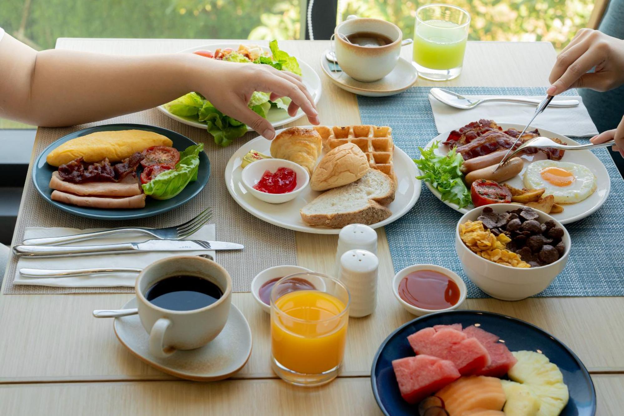Somerset Pattaya Dış mekan fotoğraf A typical American breakfast