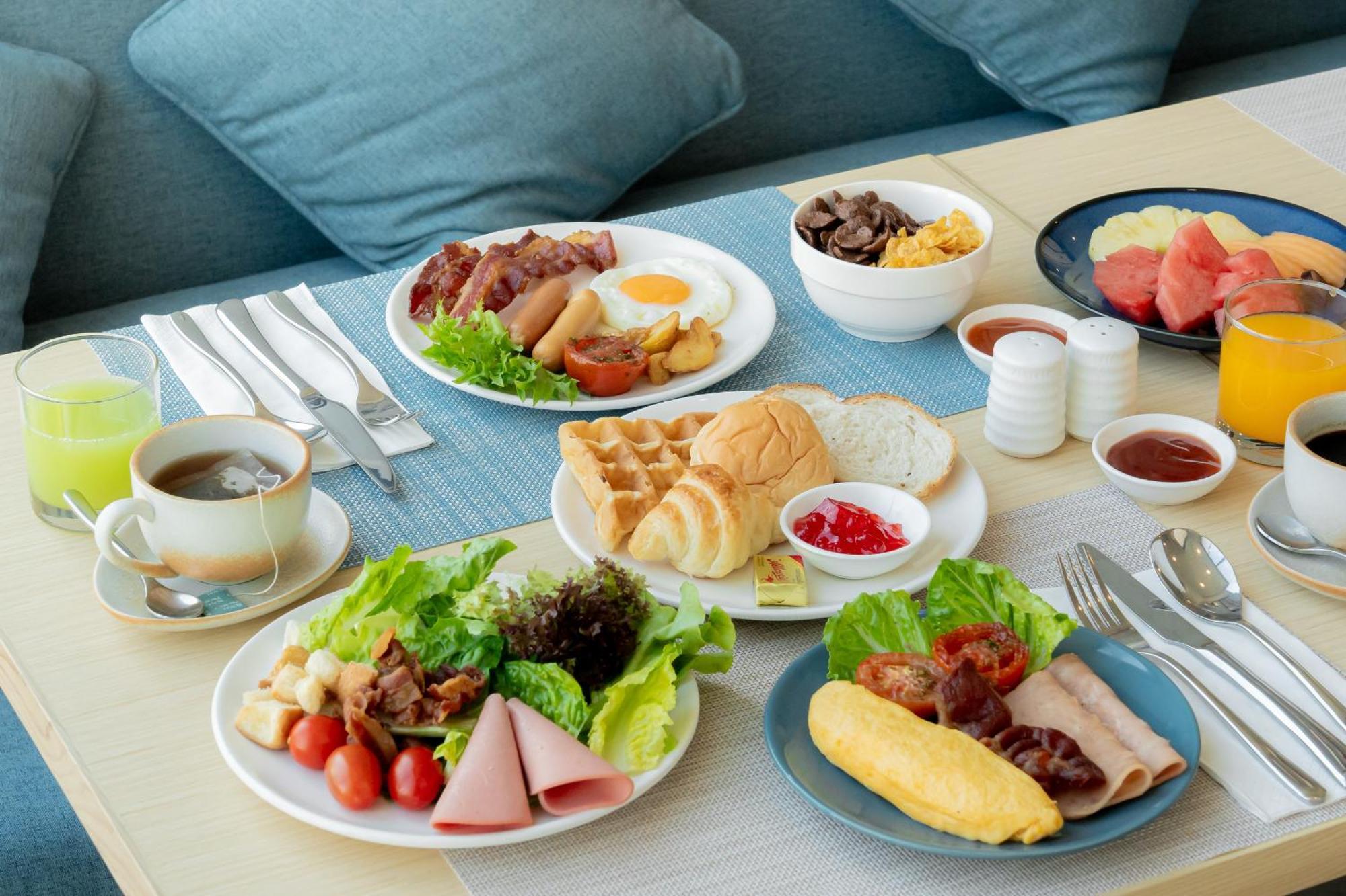 Somerset Pattaya Dış mekan fotoğraf A typical Western breakfast