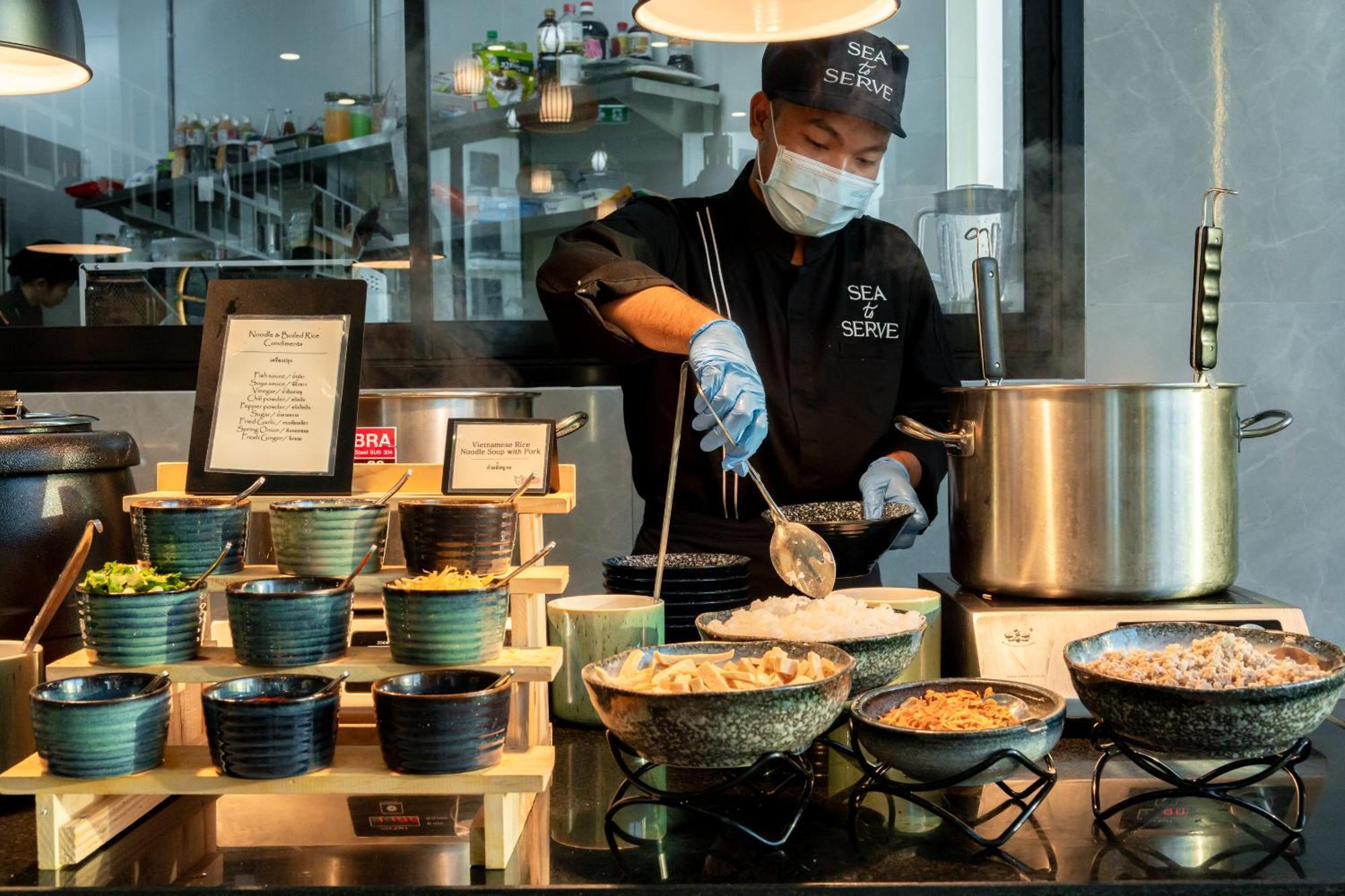 Somerset Pattaya Dış mekan fotoğraf A live kitchen at a hotel